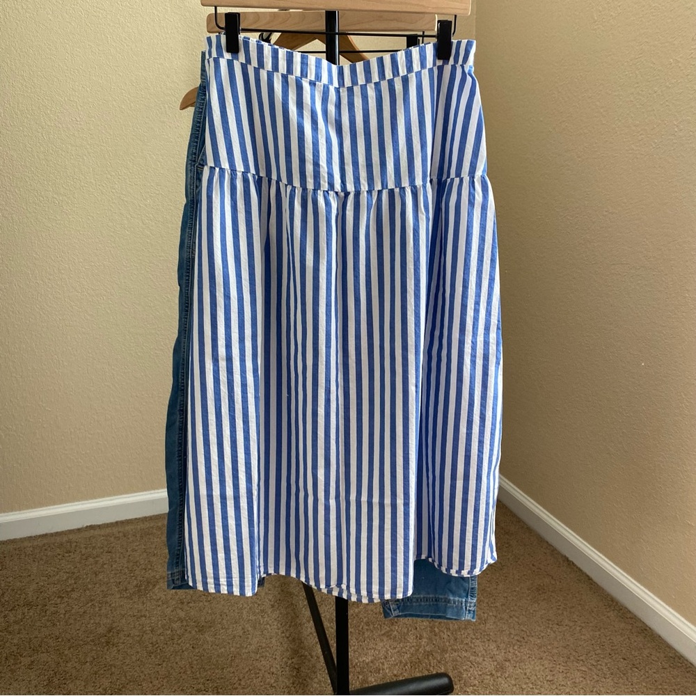 Old Navy Blue and White Striped Women's Midi Skirt